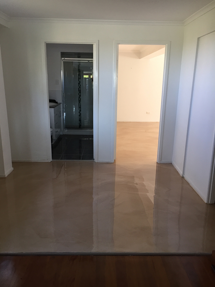 A metallic decorative floor with an oatmeal colour used in the garage and hallway of a private residence.