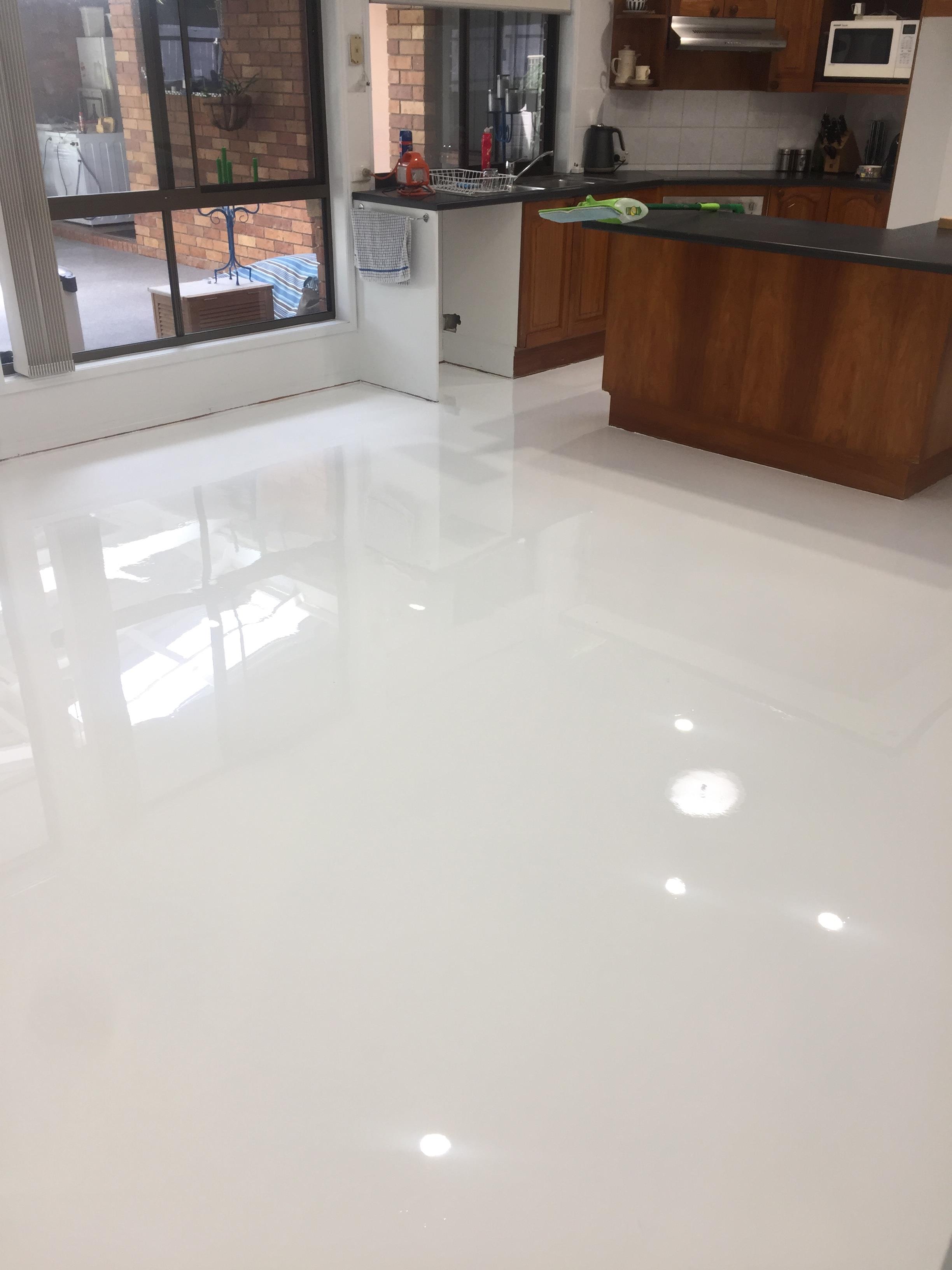 A high-gloss, pure white floor created through the application of Artepoxy Liquid Crystal.