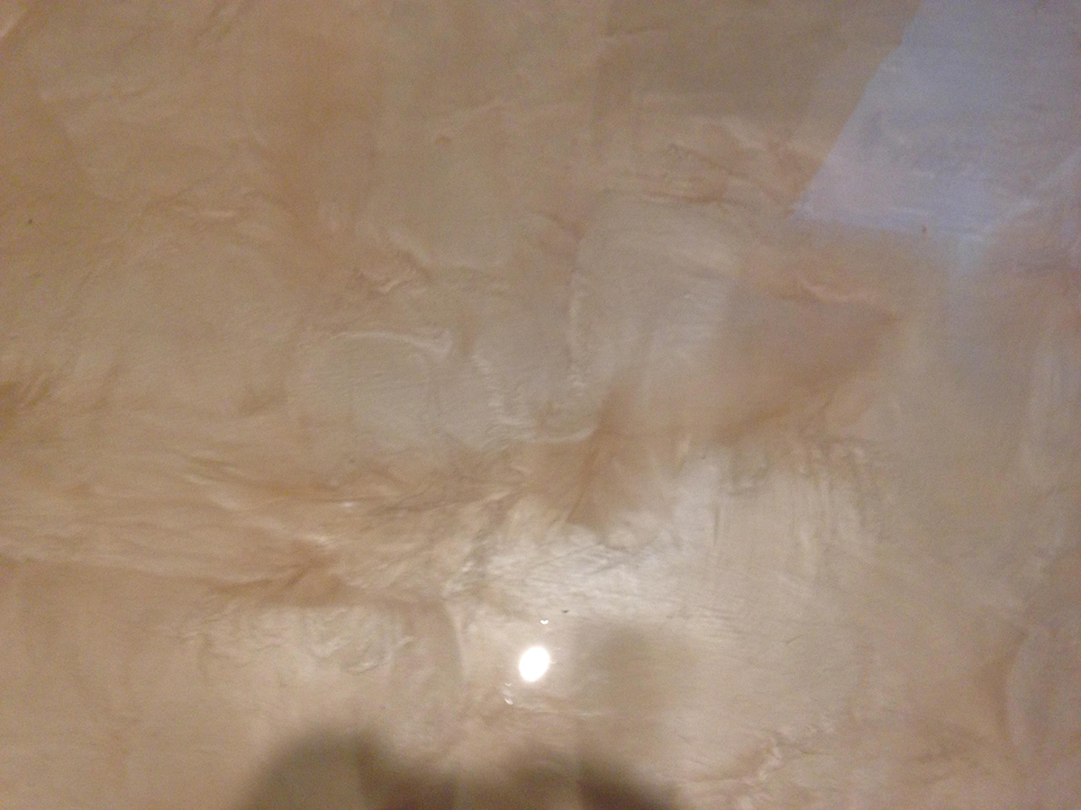 A close up of the marble pattern in an oatmeal colour that was achieved using Artepoxy Liquid Marble.