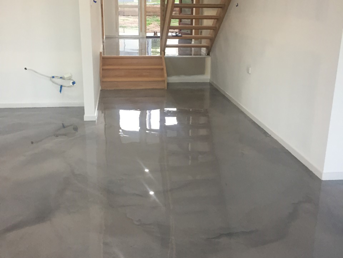 A home that used the Artepoxy Liquid Marble decorative epoxy resin in the entrance and living room.