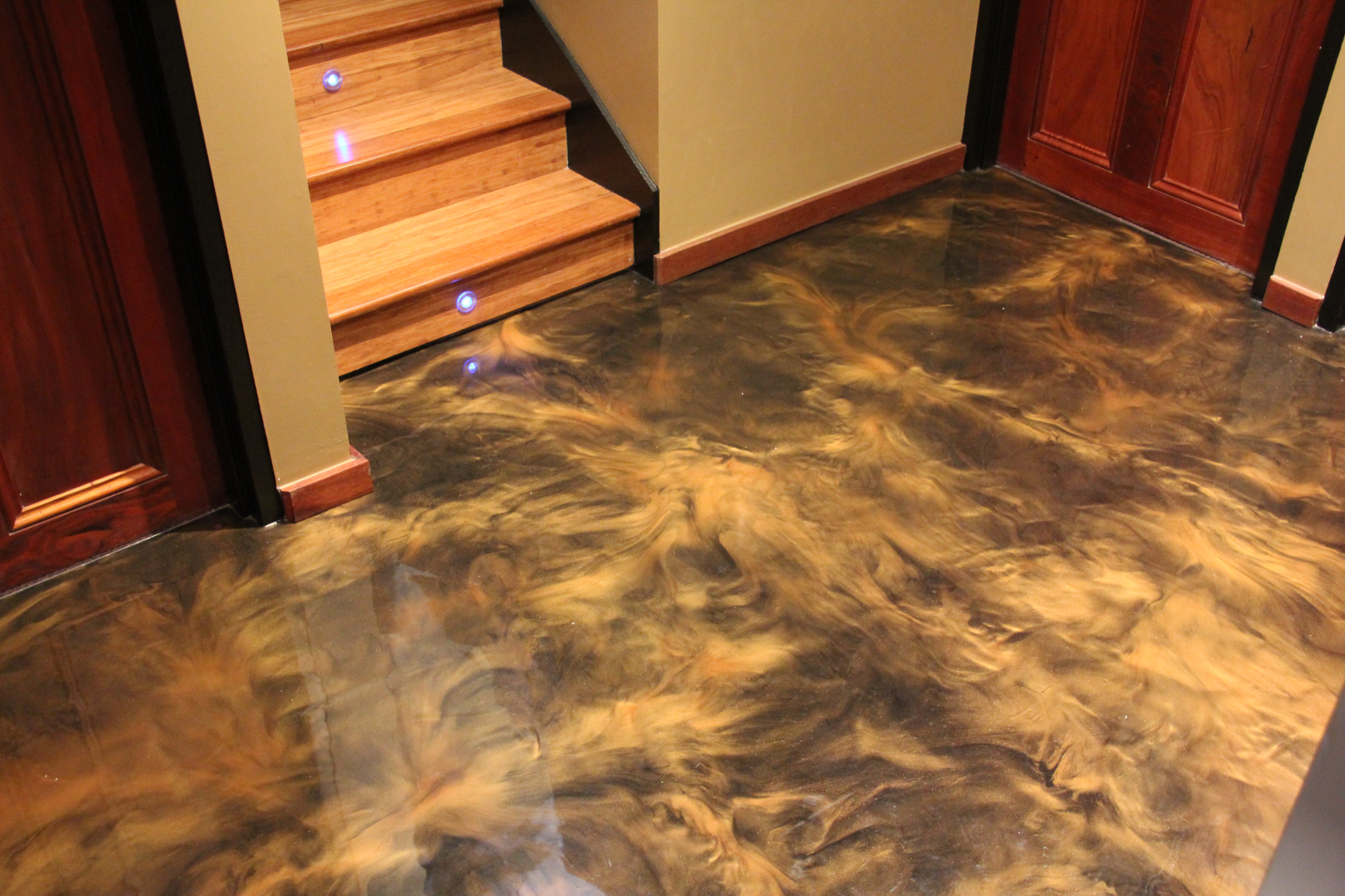 Metallic epoxy floor example - apartment